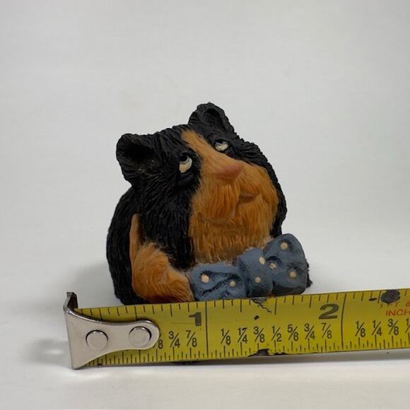 D&D Studios Frumps Cat w/Bowtie Figurine Resin Black & Tan Kitten 1990s Vintage - Picture 4 of 10
